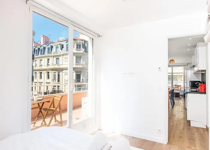 Gloria Marris Apartment